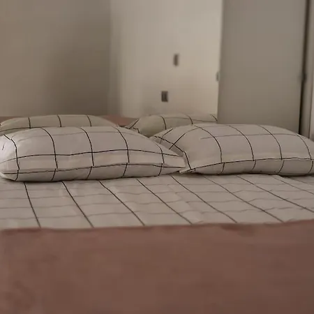 Modern Studio Getaway דירה *